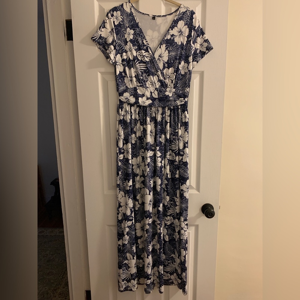 Navy/White floral maxi dress. Excellent condition